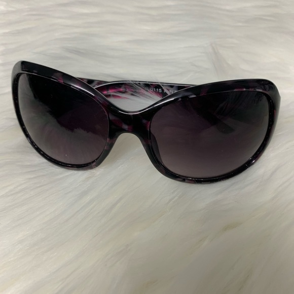 Glasses - Picture 1 of 5